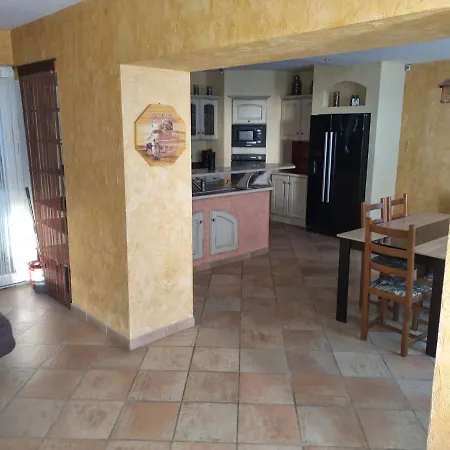 Etages Privee Pour 4 Personnes 2 Et 1 Sale De Bain I בית הארחה *