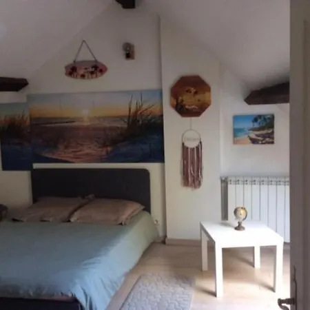 게스트하우스 Etages Privee Pour 4 Personnes 2 Et 1 Sale De Bain I 루와시 앙 프랑스