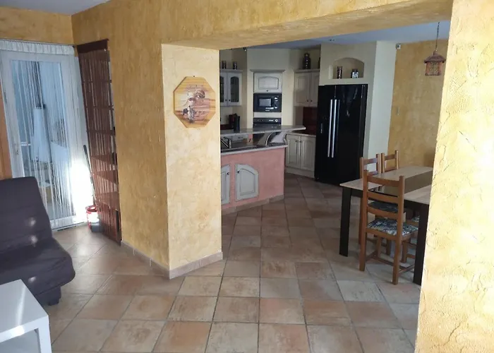 Etages Privee Pour 4 Personnes 2 Et 1 Sale De Bain I Guest house *