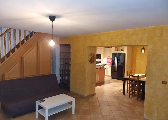 Etages Privee Pour 4 Personnes 2 Et 1 Sale De Bain I * Roissy-en-France