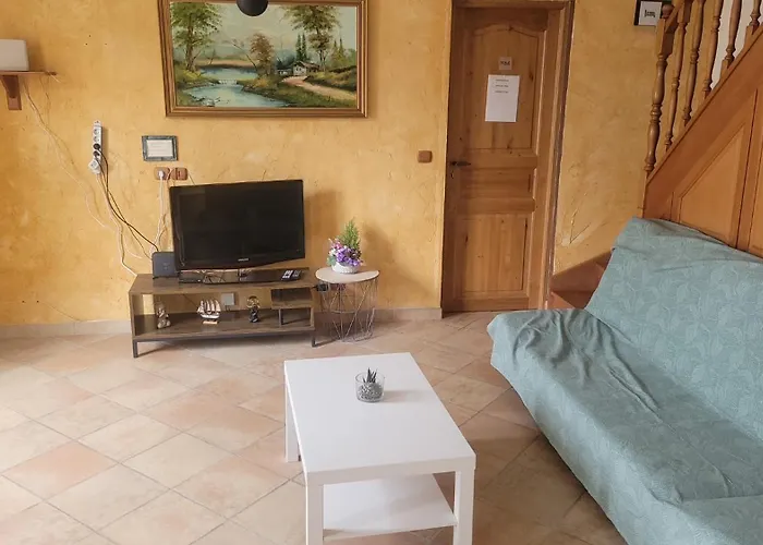 Guest house Etages Privee Pour 4 Personnes 2 Et 1 Sale De Bain I Roissy-en-France